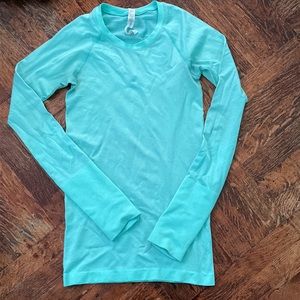Lululemon Teal top